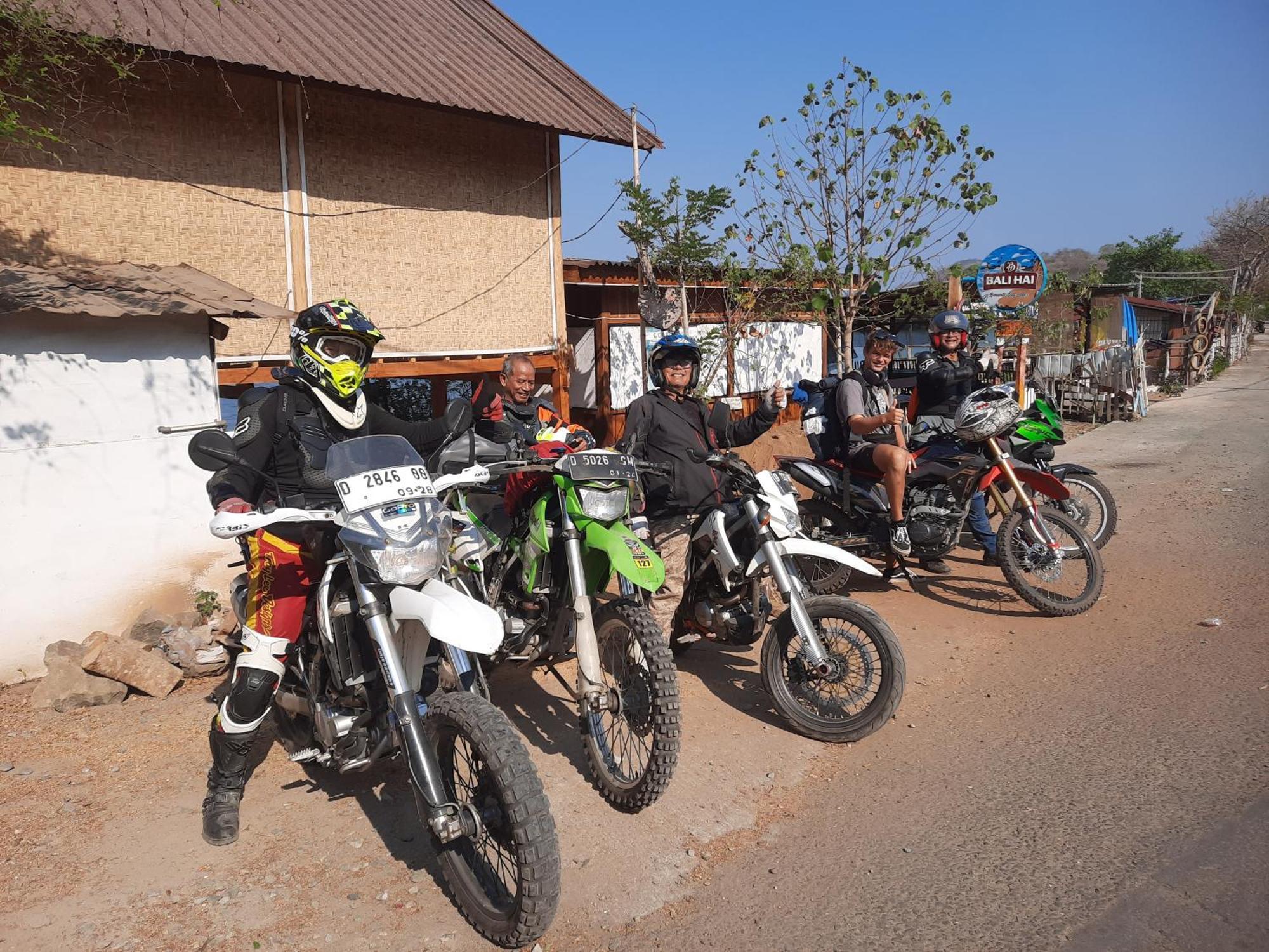 Boneputeh Homestay Taliwang ภายนอก รูปภาพ