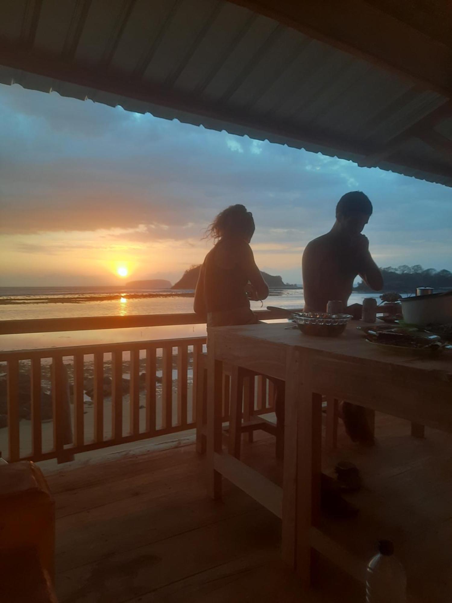 Boneputeh Homestay Taliwang ภายนอก รูปภาพ
