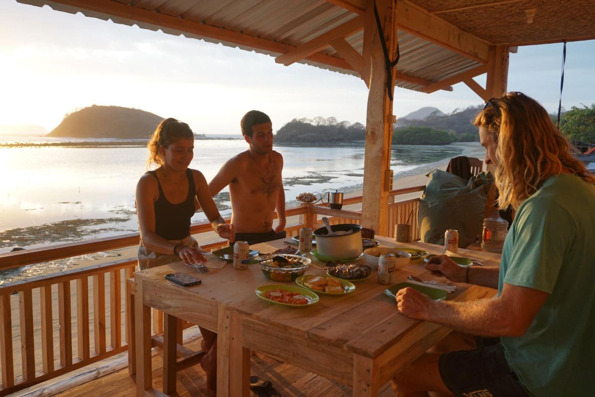Boneputeh Homestay Taliwang ห้อง รูปภาพ